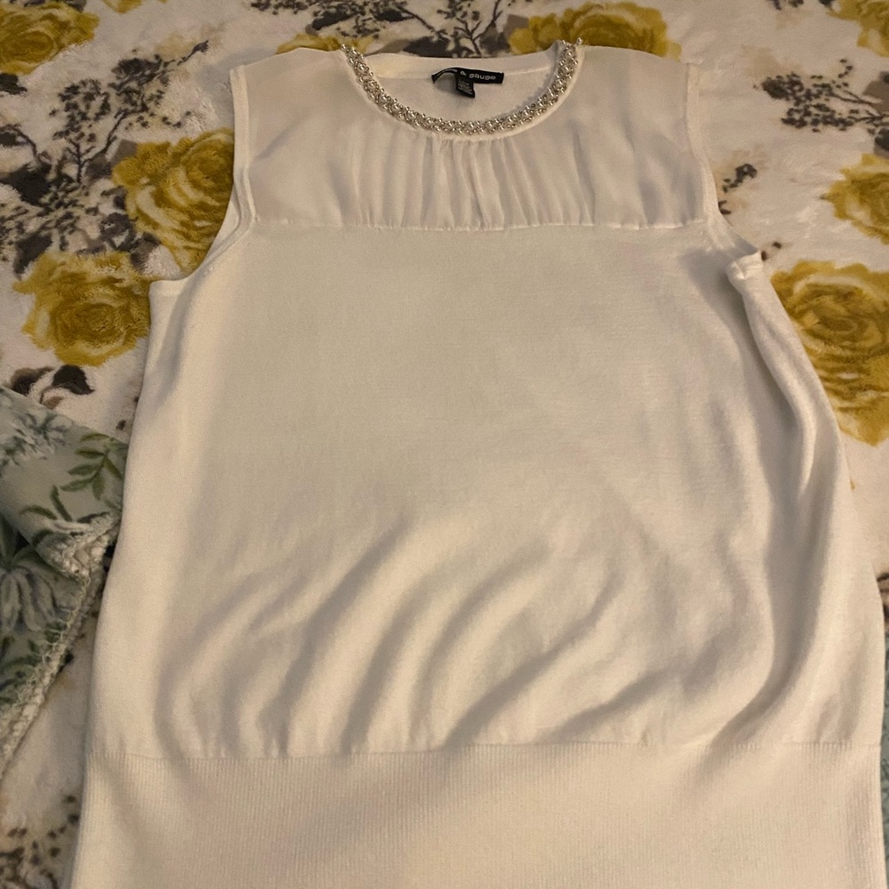 Cute sleeveless sweater top